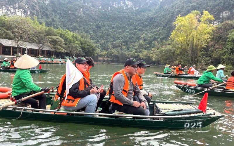 Tourists of Smile Travel