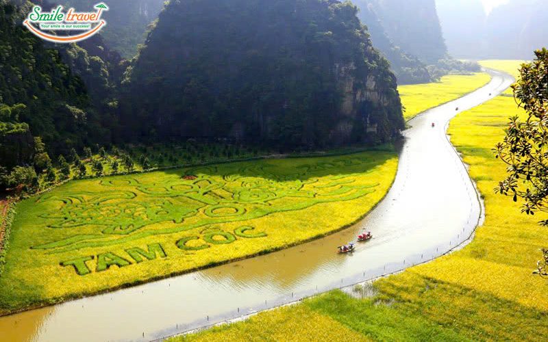 Tam Coc on the 1 day Hoa Lu Tam Coc tour is known as "Ha Long Bay on land"