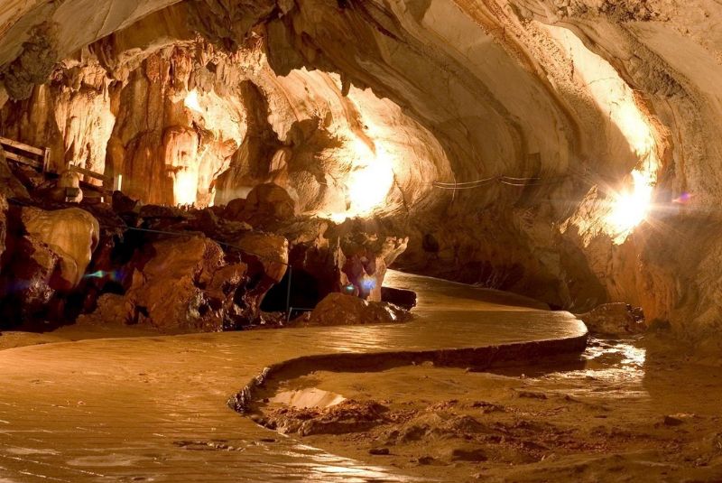 Tham Jang Cave in Vang Vieng Tham Jang Cave in Vang Vieng