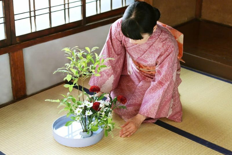 Learn the art of flower arranging (Ikebana) Learn the art of flower arranging (Ikebana)