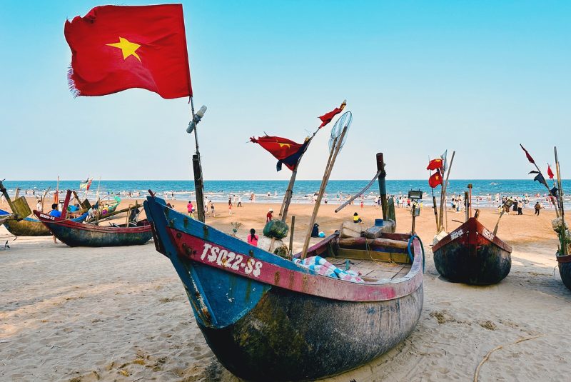 Vinh Son Fishing Village is located on the road stretching up Truong Le mountain Vinh Son Fishing Village is located on the road stretching up Truong Le mountain