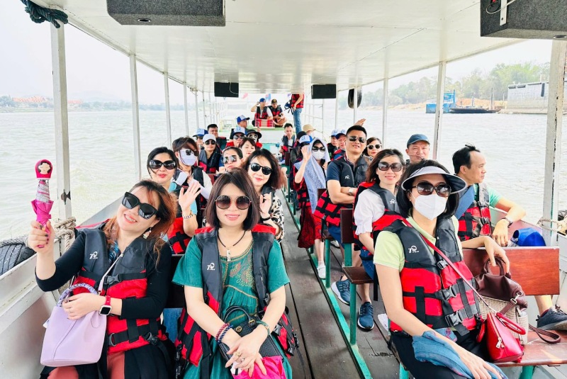 Vosa Travel has built reputation and trust with domestic and foreign customers Vosa Travel has built reputation and trust with domestic and foreign customers