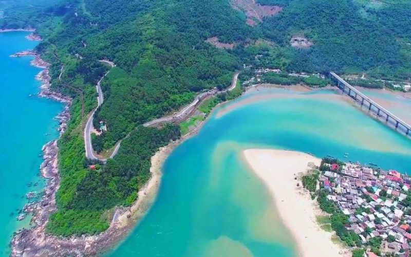 Lang Co Beach
