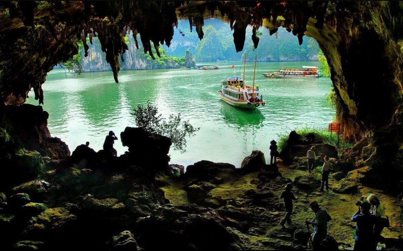 kinh quy cave halong bay