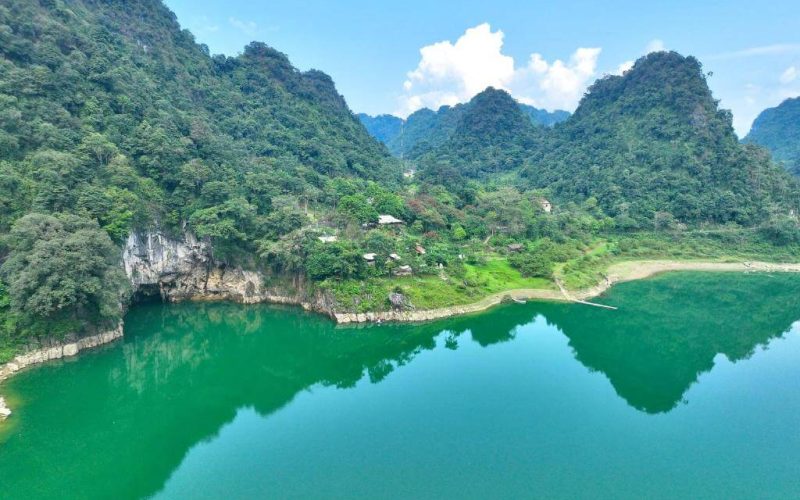 Thang Hen Lake