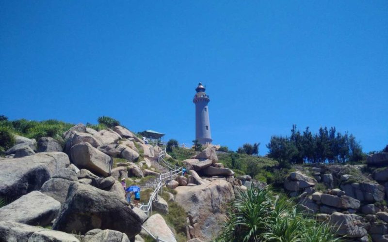 Dai Lanh Lighthouse is the place to welcome the earliest sunrise in Phu Yen.