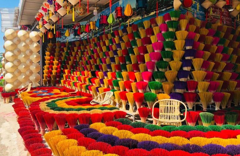 Thuy Xuan incense village