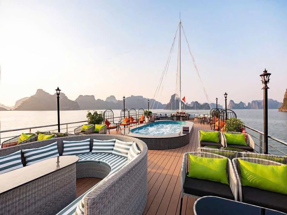 Aurora HaLong Cruises 5 Star 1 Day