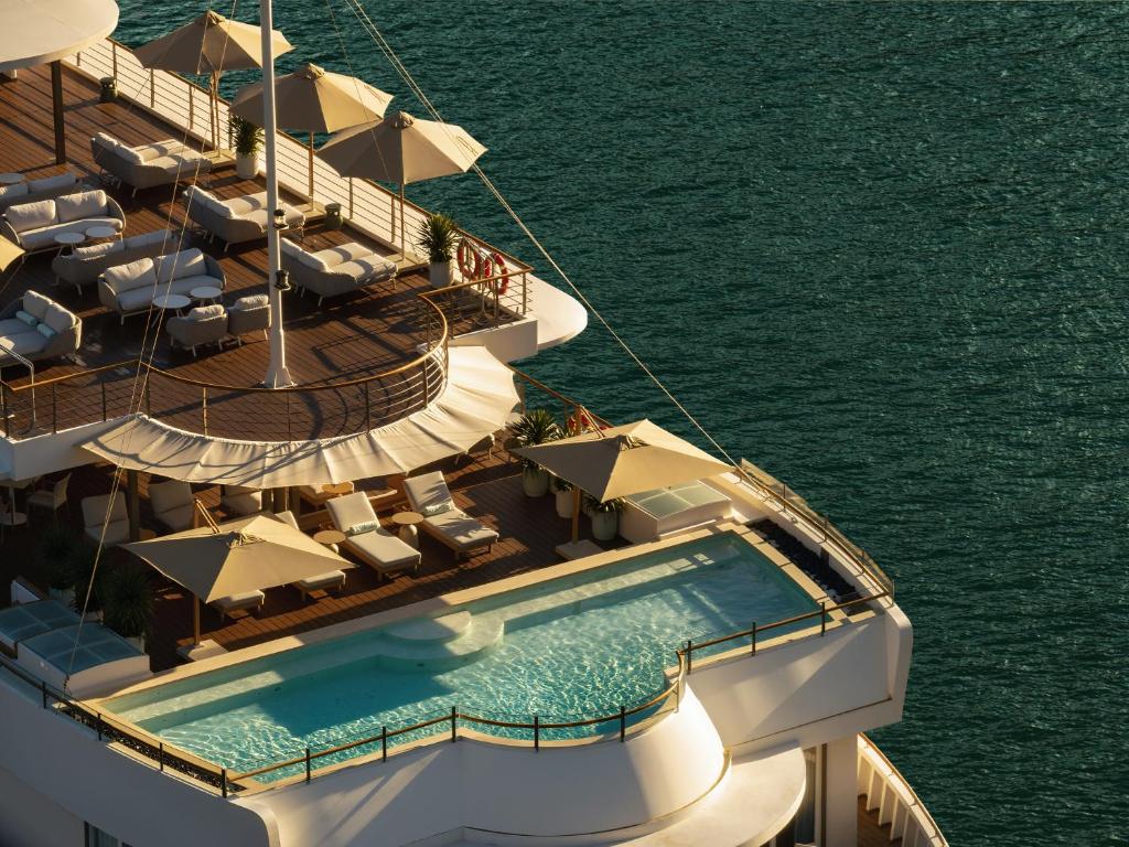 5-Star Bhaya Soul Halong Bay cruise