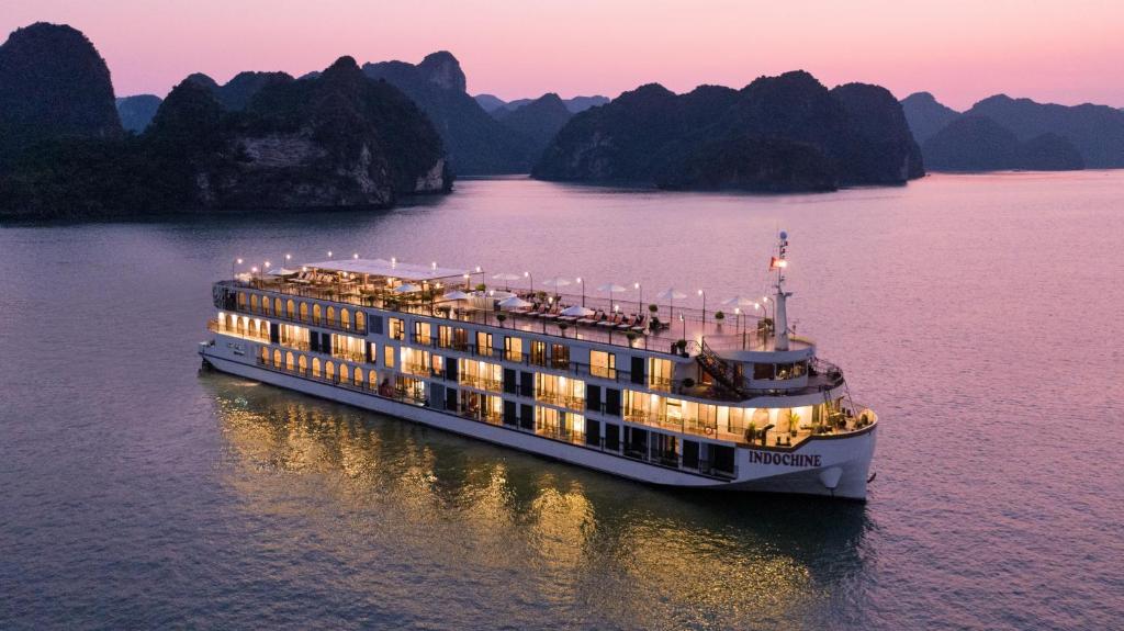 5-Star Indochine Lan Ha Bay cruise