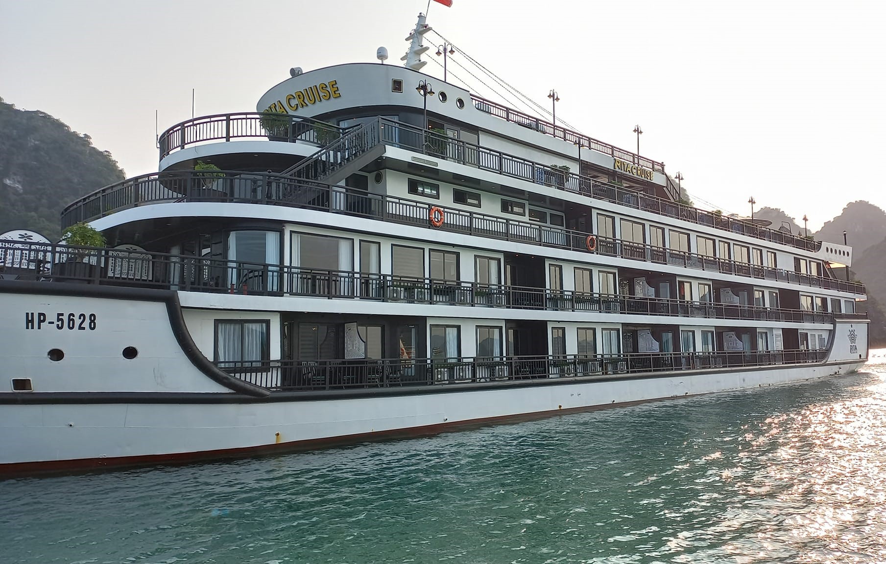 5-Star Rita cruise in Lan Ha Bay