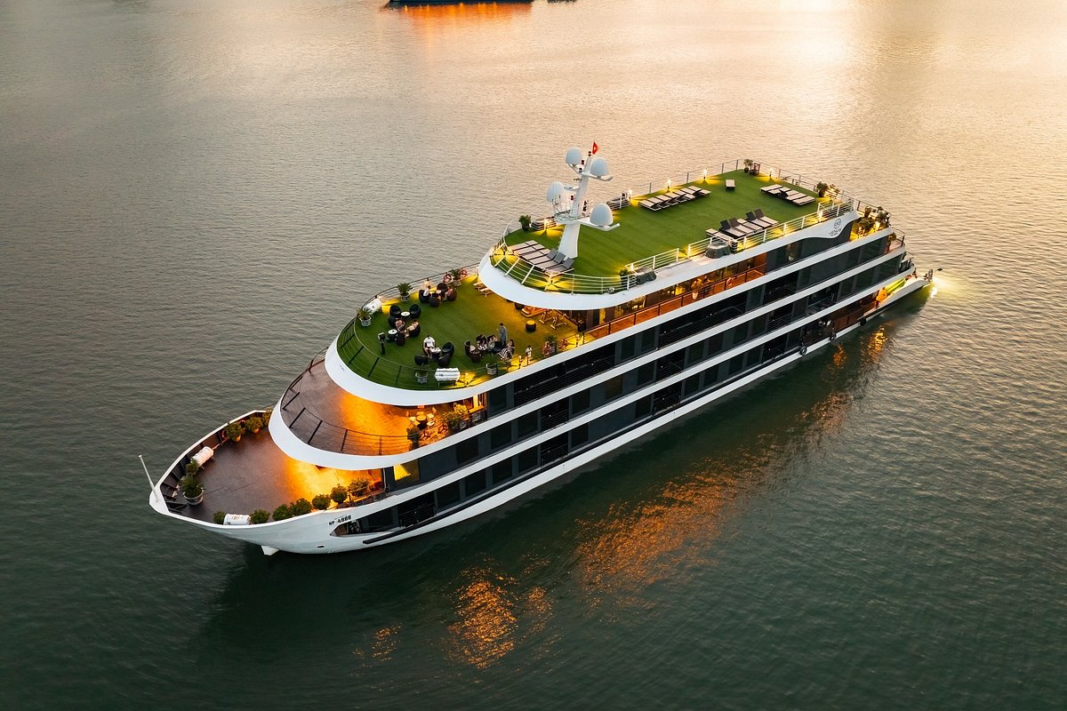 5 Star Venus cruise Halong Bay
