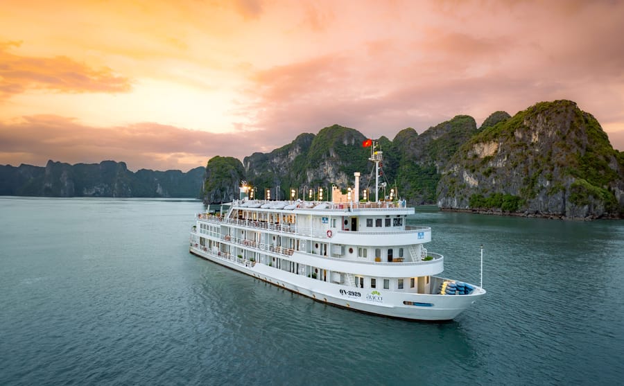 5-Star Au Co cruise HaLong Bay