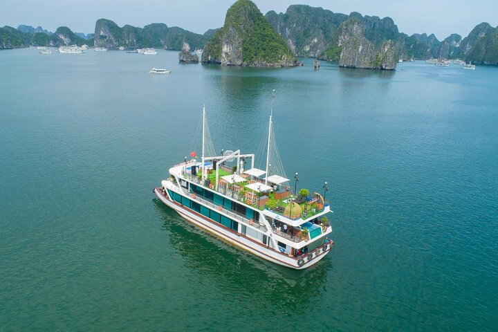 Sweetness Cruise HaLong Bay 5-star