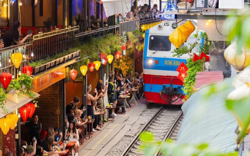 One-Day Cafe Hopping Tour in Hanoi Old Quarter